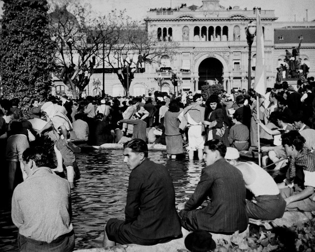 1945_patas-en-lafuente-1280x1024