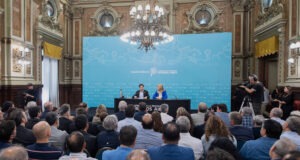 PROVINCIA DE BUENOS AIRES: Dos programas financieros, dos proyectos de país